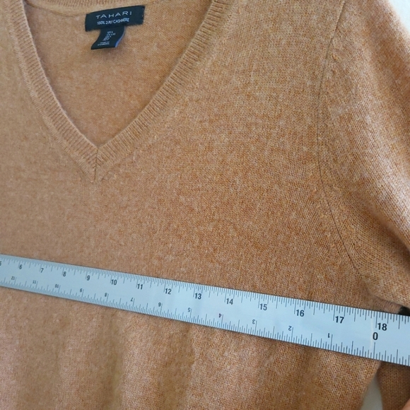 Cashmere Tahari Tan V-Neck Sweater Soft Knit Essential - Picture 7 of 7